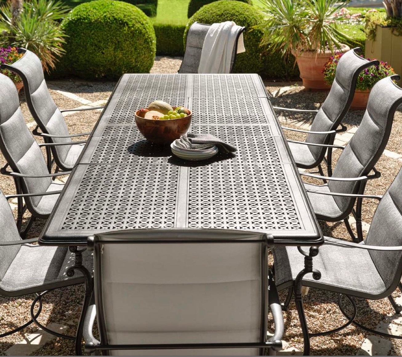 Hampton patio best sale dining set